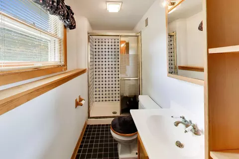 Bath - 41 Redwood Trl, Wheeling, IL 60090 photo 4 of 4