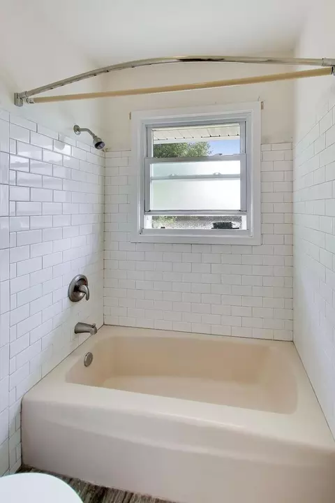 Bath - 41 Redwood Trl, Wheeling, IL 60090 photo 3 of 4