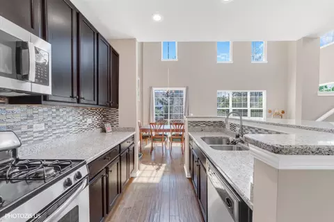 Kitchen - 1951 Potomac Ct, Wheeling, IL 60090 photo 3 of 3