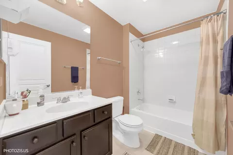 Bath - 1951 Potomac Ct, Wheeling, IL 60090 photo 3 of 3