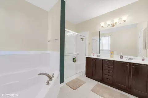 Bath - 1951 Potomac Ct, Wheeling, IL 60090 photo 2 of 3