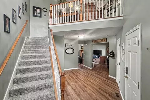 Entry Way - 4 Everett Ct, Bloomington, IL 61705 photo 1 of 4