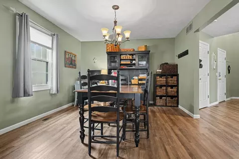 Dining - 4 Everett Ct, Bloomington, IL 61705 photo 1 of 2