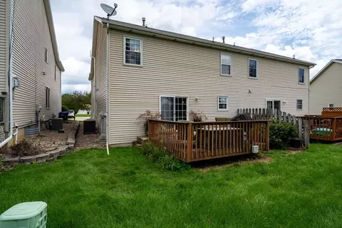 Exterior - 4 Everett Ct, Bloomington, IL 61705 photo 2 of 6