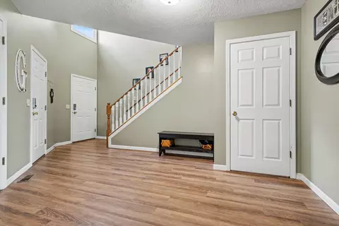 Entry Way - 4 Everett Ct, Bloomington, IL 61705 photo 2 of 4