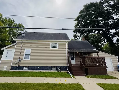 Exterior - 701 Hamilton Ave, Aurora, IL 60505 photo 2 of 4
