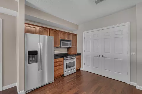 Kitchen - 4412 River Dr #402, Moline, IL 61265 photo 6 of 7