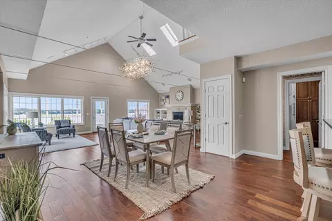 Dining - 4412 River Dr #402, Moline, IL 61265 photo 3 of 4