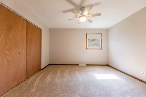 Bedroom - 2516 Red Oak Trl, Crest Hill, IL 60403 photo 3 of 6