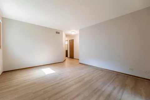 Living - 2516 Red Oak Trl, Crest Hill, IL 60403 photo 1 of 2