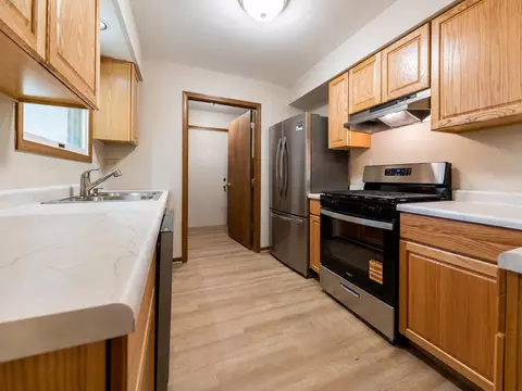 Kitchen - 2516 Red Oak Trl, Crest Hill, IL 60403 photo 2 of 3