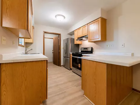 Kitchen - 2516 Red Oak Trl, Crest Hill, IL 60403 photo 3 of 3