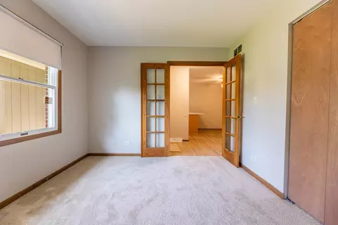 Bedroom - 2516 Red Oak Trl, Crest Hill, IL 60403 photo 2 of 6