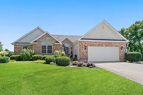 1426 Beach Ln, Sycamore, IL 60178