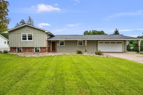 2603 Harmony Dr, Bettendorf, IA 52722