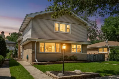 7624 Kilbourn Ave, Skokie, IL 60076