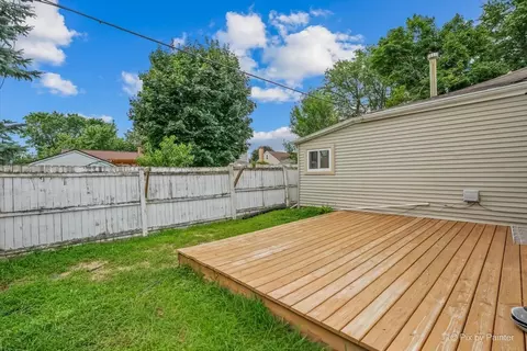 Exterior - 122 S Edison Ave, Elgin, IL 60123 photo 3 of 7