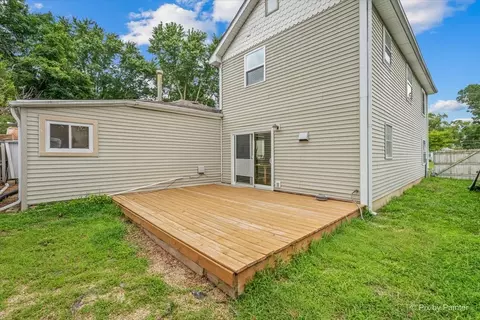 Exterior - 122 S Edison Ave, Elgin, IL 60123 photo 4 of 7