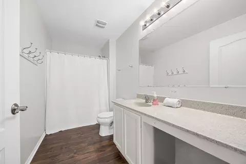 Bath - 2297 Deerpath Rd, Bolingbrook, IL 60490 photo 3 of 3