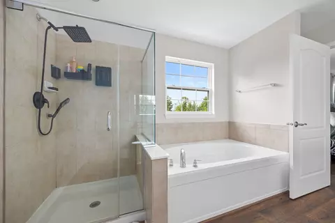 Bath - 2297 Deerpath Rd, Bolingbrook, IL 60490 photo 2 of 3