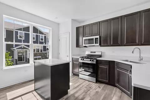 Kitchen - 519 Red Oak Cir, Volo, IL 60020 photo 2 of 2