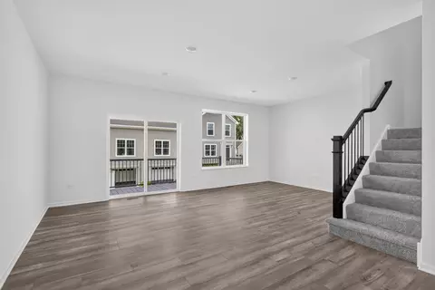 Living - 519 Red Oak Cir, Volo, IL 60020 photo 1 of 3
