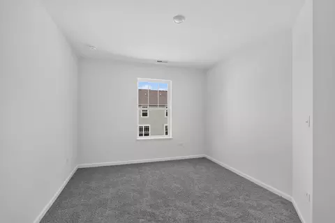 Bedroom - 519 Red Oak Cir, Volo, IL 60020 photo 4 of 4