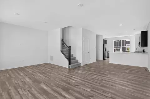 Living - 519 Red Oak Cir, Volo, IL 60020 photo 2 of 3
