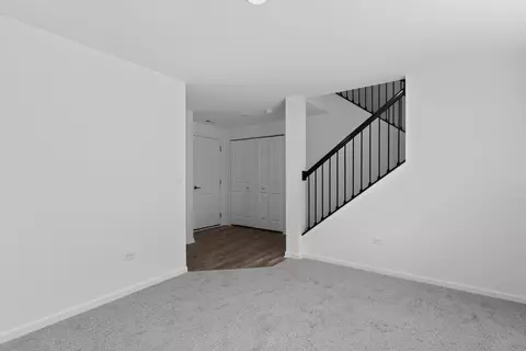 Living - 519 Red Oak Cir, Volo, IL 60020 photo 3 of 3