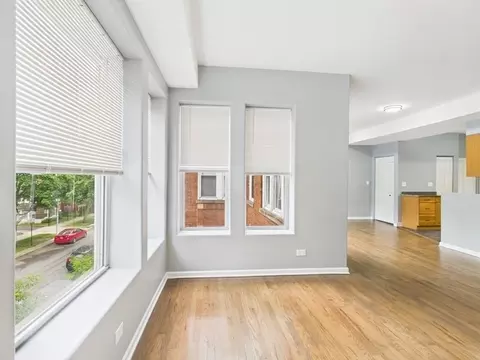 Living - 1729 E 67th St #2E, Chicago, IL 60649 photo 4 of 5