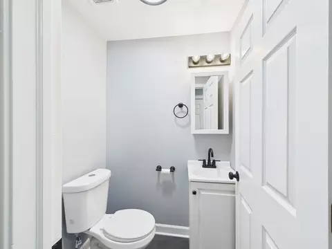 Bath - 1729 E 67th St #2E, Chicago, IL 60649 photo 1 of 2