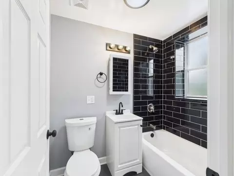 Bath - 1729 E 67th St #2E, Chicago, IL 60649 photo 2 of 2