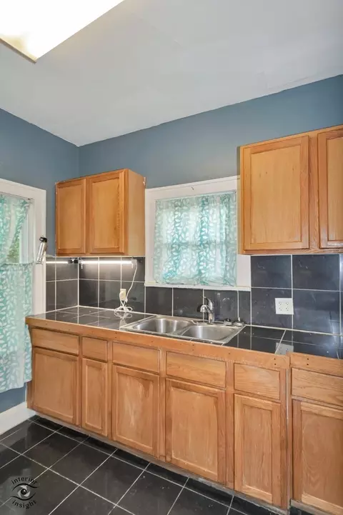 Kitchen - 850 E Bourbonnais St, Kankakee, IL 60901 photo 3 of 3
