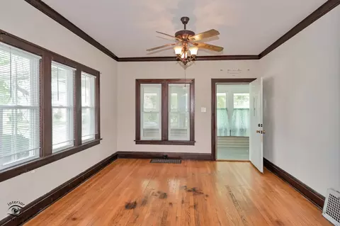 Living - 850 E Bourbonnais St, Kankakee, IL 60901 photo 3 of 5