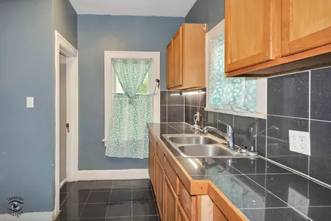 Kitchen - 850 E Bourbonnais St, Kankakee, IL 60901 photo 1 of 3