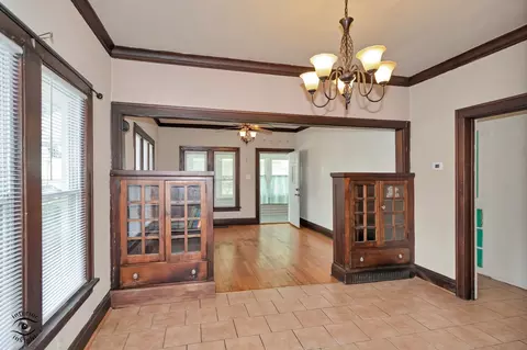 Living - 850 E Bourbonnais St, Kankakee, IL 60901 photo 5 of 5