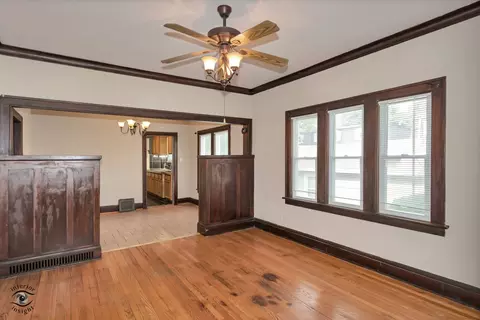 Living - 850 E Bourbonnais St, Kankakee, IL 60901 photo 4 of 5