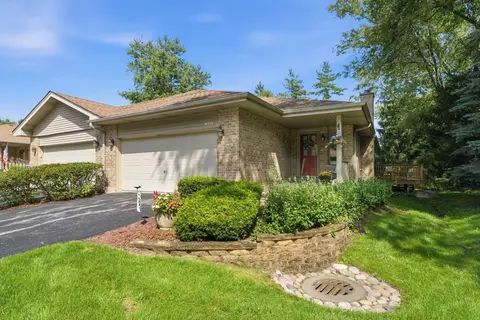 16555 Grants Trl, Orland Park, IL 60467