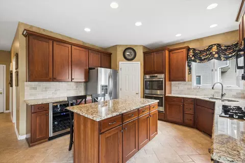 Kitchen - 1250 Tunbridge Trl, Algonquin, IL 60102 photo 2 of 3