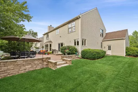 Exterior - 1250 Tunbridge Trl, Algonquin, IL 60102 photo 3 of 4