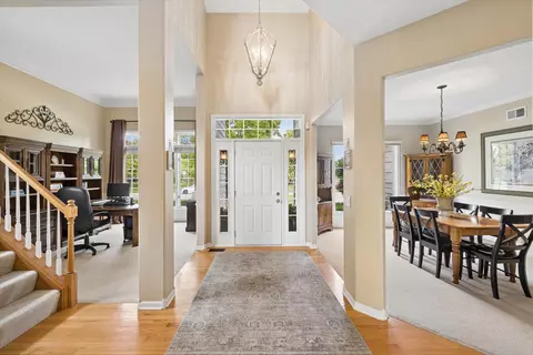 Entry Way - 1250 Tunbridge Trl, Algonquin, IL 60102 photo 2 of 6