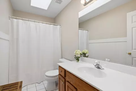 Bath - 1250 Tunbridge Trl, Algonquin, IL 60102 photo 3 of 3