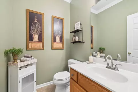 Bath - 1250 Tunbridge Trl, Algonquin, IL 60102 photo 1 of 3