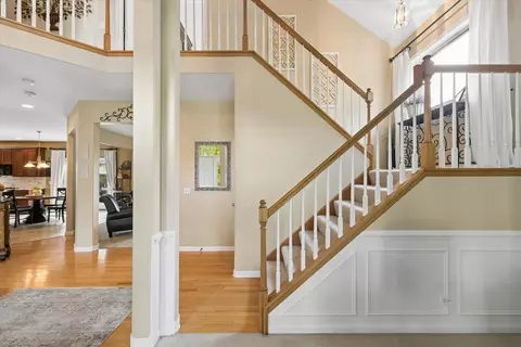 Entry Way - 1250 Tunbridge Trl, Algonquin, IL 60102 photo 4 of 6