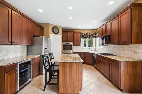 Kitchen - 1250 Tunbridge Trl, Algonquin, IL 60102 photo 3 of 3