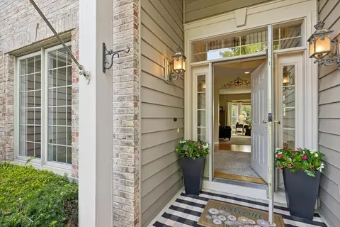 Entry Way - 1250 Tunbridge Trl, Algonquin, IL 60102 photo 1 of 6