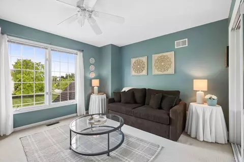 Bedroom - 1250 Tunbridge Trl, Algonquin, IL 60102 photo 4 of 4
