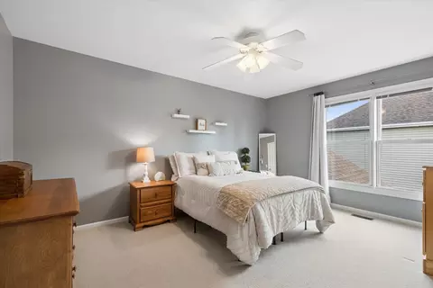 Bedroom - 1250 Tunbridge Trl, Algonquin, IL 60102 photo 3 of 4