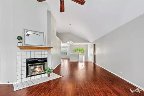 Living - 1620 Columbia Cir #2, Bartlett, IL 60103 photo 1 of 4