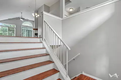 Entry Way - 1620 Columbia Cir #2, Bartlett, IL 60103 photo 1 of 3